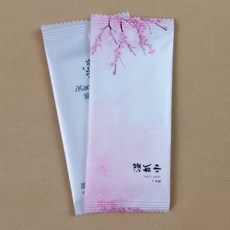 Custom Digital Printing Logo Eco-Friendly Portable Wet Wipes 1pc Travel Size for Restaurant for Personal Business Use Factory 图4