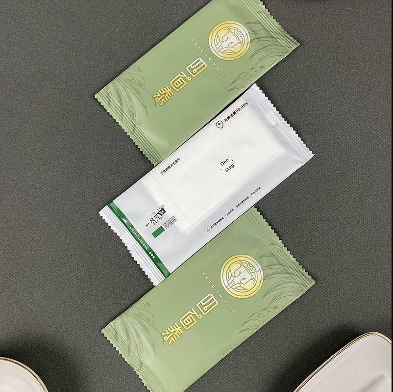 Factory Customize Small Order Christmas Digital Printing Single Piece Wet Wipes for Halloween Restaurant Hotel 图4