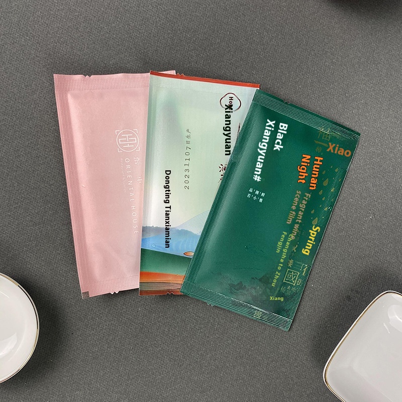 Factory Customized Logo Eco-Friendly Larger Mechanism Four Sided Sealing Single Wet Wipes Feminine Design for Travel Catering 图3
