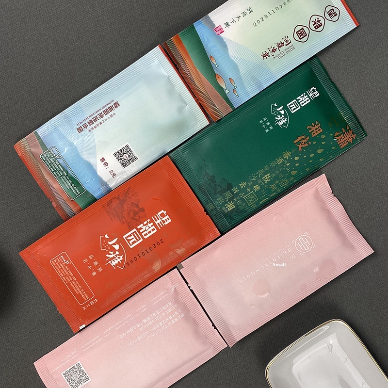 Factory Customized Logo Eco-Friendly Larger Mechanism Four Sided Sealing Single Wet Wipes Feminine Design for Travel Catering 图6