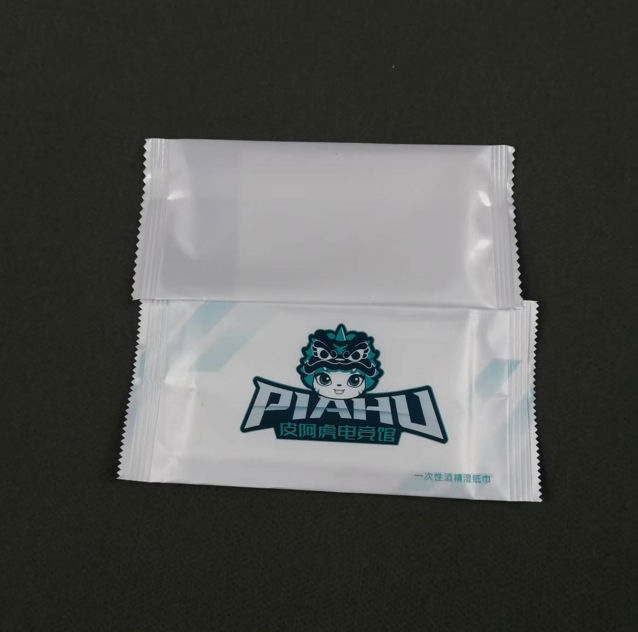 Low Price Factory Small Order Custom logo 1pc Alcohol Wet Wipes for Internet Bar Hotels Restaurants Travel Car