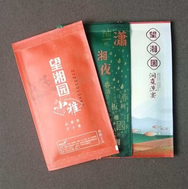 OEM Factory's High Quality Eco-Friendly Single Wet Wipes Custom Logo Four Sided-Sealed Larger Mechanism for Travel Catering 图2