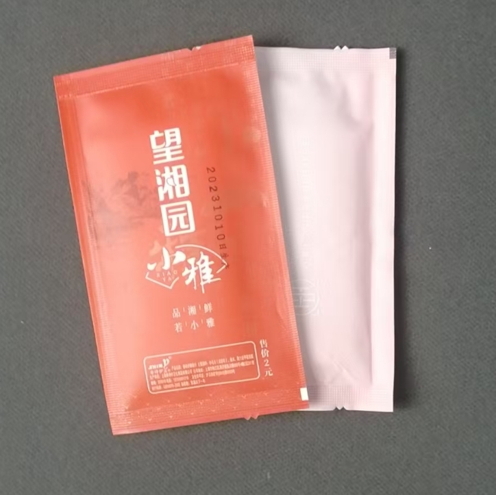 OEM Factory's High Quality Eco-Friendly Single Wet Wipes Custom Logo Four Sided-Sealed Larger Mechanism for Travel Catering 图3